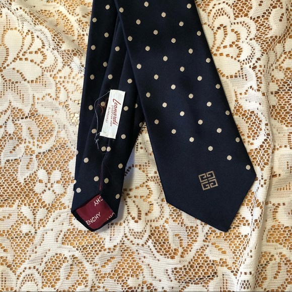 Vintage GIVENCHY tie from the 70s - Picture 2 of 4